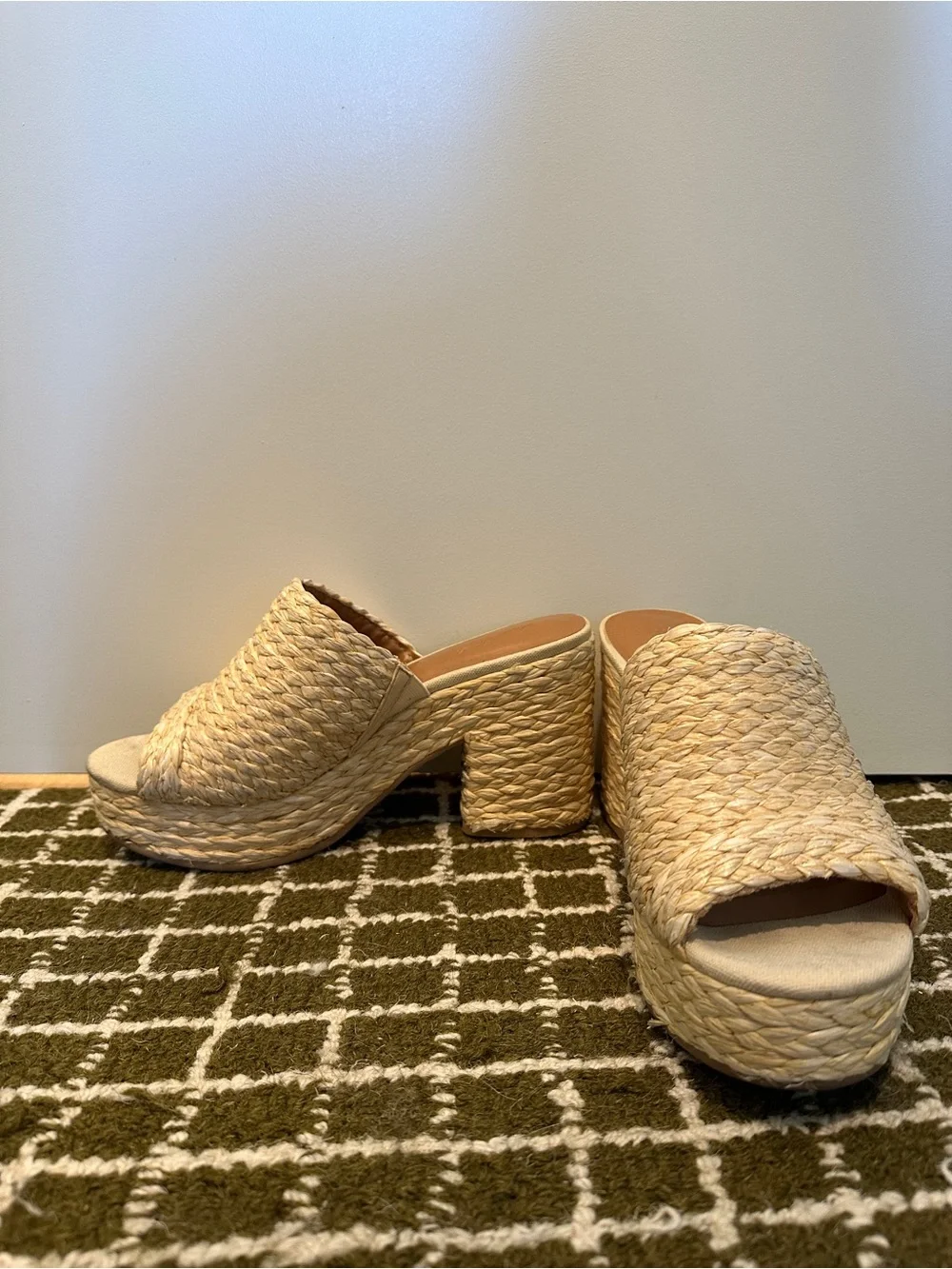 🌾Universal Thread Beige Raffia Nessa Platform Mules